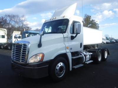 Freightliner Cascadia 125 Day Cab Truck - 455HP, 12 Speed Automatic