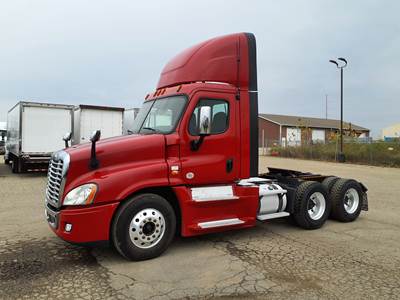 Freightliner Cascadia 125 Day Cab Truck - 410HP, 10 Speed Manual