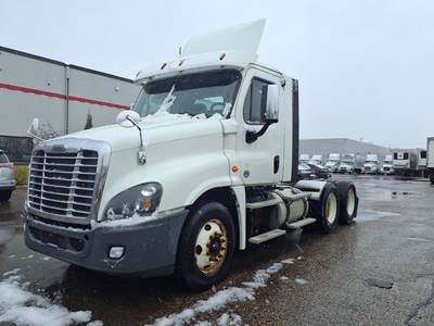 Freightliner Cascadia 125 Day Cab Truck - 455HP, 12 Speed Automatic