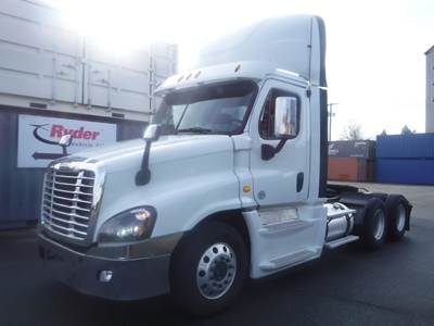 Freightliner Cascadia 125 Day Cab Truck - 455HP, 12 Speed Automatic