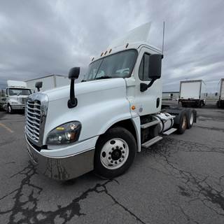 Freightliner Cascadia 125 Day Cab Truck - 450HP, 10 Speed Manual