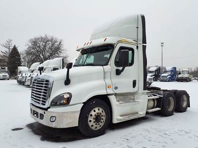 Freightliner Cascadia 125 Day Cab Truck - 455HP, 12 Speed Automatic