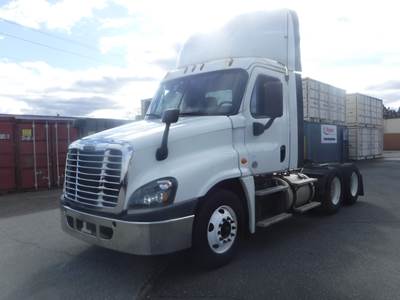 Freightliner Cascadia 125 Day Cab Truck - 450HP, 10 Speed Manual