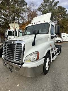 Freightliner Cascadia 125 Day Cab Truck - 455HP, 12 Speed Automatic