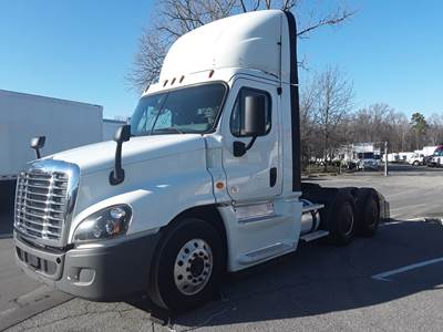Freightliner Cascadia 125 Day Cab Truck - 400HP, 10 Speed Automatic