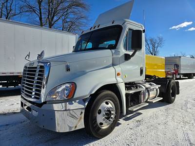 Freightliner Cascadia 125 Single Axle Day Cab Truck - 410HP, 13 Speed Automatic