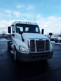 Freightliner Cascadia 125 Day Cab Truck - 410HP, 10 Speed Manual