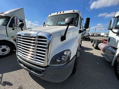 Freightliner Cascadia 125 Single Axle Day Cab Truck - 450HP, 10 Speed Automatic