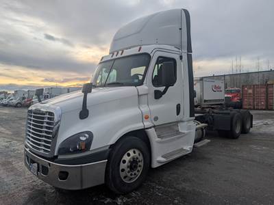 Freightliner Cascadia 125 Day Cab Truck - 500HP, 13 Speed Automatic