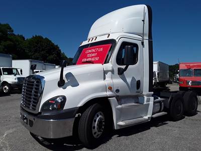 Freightliner Cascadia 125 Day Cab Truck - 455HP, 12 Speed Automatic