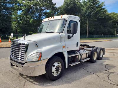 Freightliner Cascadia 125 Day Cab Truck - 455HP, 13 Speed Automatic