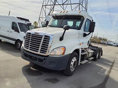 Freightliner Cascadia 125 Day Cab Truck - 450HP, 10 Speed Automatic
