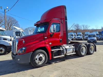 Freightliner Cascadia 125 Day Cab Truck - 450HP, 12 Speed Automatic