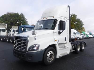 Freightliner Cascadia 125 Day Cab Truck - 455HP, 12 Speed Automatic