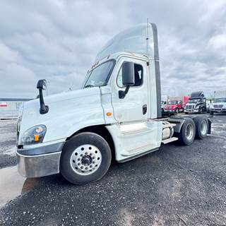 Freightliner Cascadia 125 Day Cab Truck - 455HP, 12 Speed Automatic