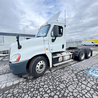Freightliner Cascadia 125 Day Cab Truck - 450HP, 10 Speed Manual