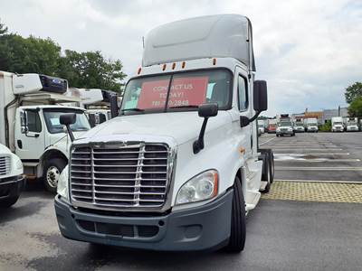 Freightliner Cascadia 125 Day Cab Truck - 400HP, 10 Speed Automatic