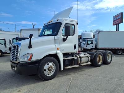 Freightliner Cascadia 125 Day Cab Truck - 12 Speed Automatic