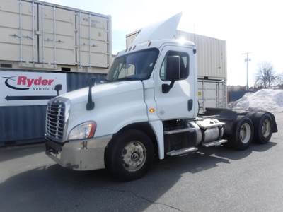 Freightliner Cascadia 125 Day Cab Truck - 12 Speed Automatic