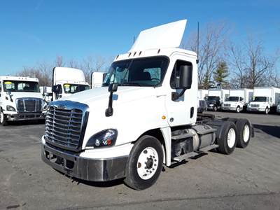 Freightliner Cascadia 125 Day Cab Truck - 10 Speed Automatic