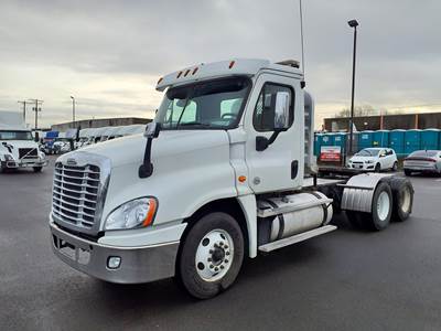 Freightliner Cascadia 125 Day Cab Truck - 450HP, 10 Speed Manual
