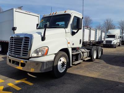 Freightliner Cascadia 125 Day Cab Truck - 12 Speed Automatic