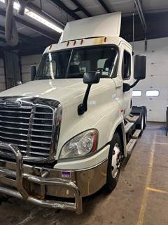 Freightliner Cascadia 125 Day Cab Truck - 10 Speed Manual