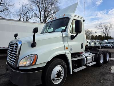 Freightliner Cascadia 125 Day Cab Truck - 12 Speed Automatic
