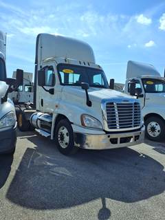 Freightliner Cascadia 125 Day Cab Truck - 450HP, 10 Speed Manual