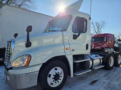 Freightliner Cascadia 125 Day Cab Truck - 455HP, 12 Speed Automatic