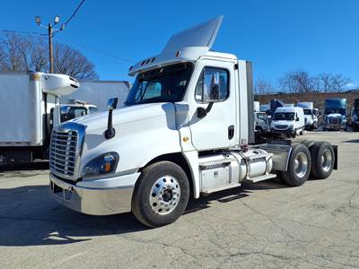 Freightliner Cascadia 125 Day Cab Truck - 12 Speed Automatic