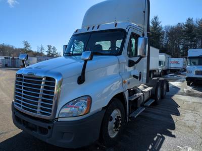Freightliner Cascadia 125 Day Cab Truck - 12 Speed Automatic