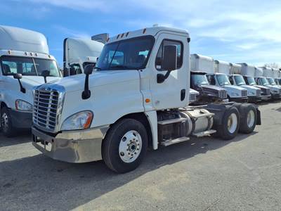 Freightliner Cascadia 125 Day Cab Truck - 12 Speed Automatic