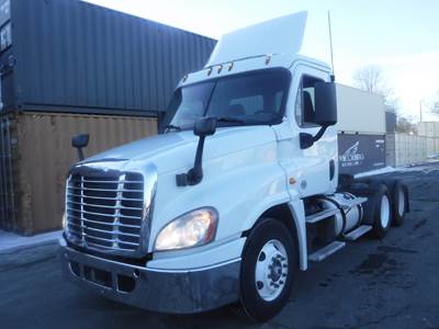 Freightliner Cascadia 125 Day Cab Truck - 450HP, 12 Speed Automatic