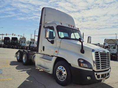 Freightliner Cascadia 125 Day Cab Truck - 12 Speed Automatic