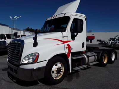 Freightliner Cascadia 125 Day Cab Truck - 12 Speed Automatic