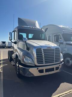 Freightliner Cascadia 125 Day Cab Truck - 410HP, 12 Speed Automatic
