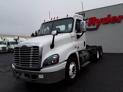 Freightliner Cascadia 125 Day Cab Truck - 455HP, 12 Speed Automatic