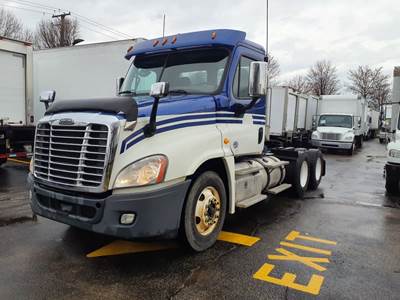 Freightliner Cascadia 125 Day Cab Truck - 455HP, 10 Speed Manual
