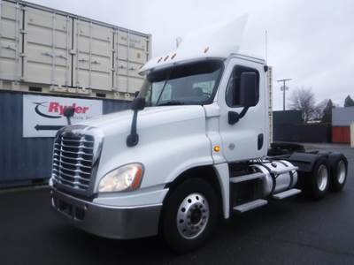 Freightliner Cascadia 125 Day Cab Truck - 455HP, 12 Speed Automatic