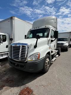 Freightliner Cascadia 125 Single Axle Day Cab Truck - 410HP, 12 Speed Automatic