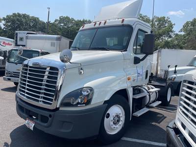 Freightliner Cascadia 125 Single Axle Day Cab Truck - 410HP, 10 Speed Automatic