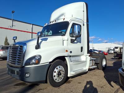 Freightliner Cascadia 125 Single Axle Day Cab Truck - 10 Speed Automatic