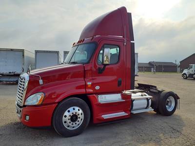 Freightliner Cascadia 125 Single Axle Day Cab Truck - 410HP, 10 Speed Manual