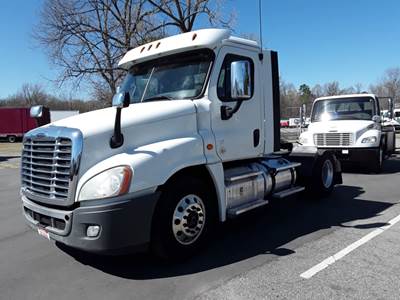 Freightliner Cascadia 125 Single Axle Day Cab Truck - 450HP, 10 Speed Automatic