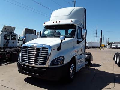 Freightliner Cascadia 125 Single Axle Day Cab Truck - 455HP, 12 Speed Automatic