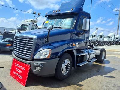 Freightliner Cascadia 125 Single Axle Day Cab Truck - 410HP, 12 Speed Automatic