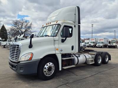 Freightliner Cascadia 125 Day Cab Truck - 410HP, 12 Speed Automatic