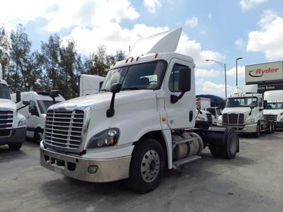 Freightliner Cascadia 125 Single Axle Day Cab Truck - 400HP, 10 Speed Automatic