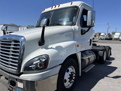 Freightliner Cascadia 125 Day Cab Truck - 455HP, 12 Speed Automatic